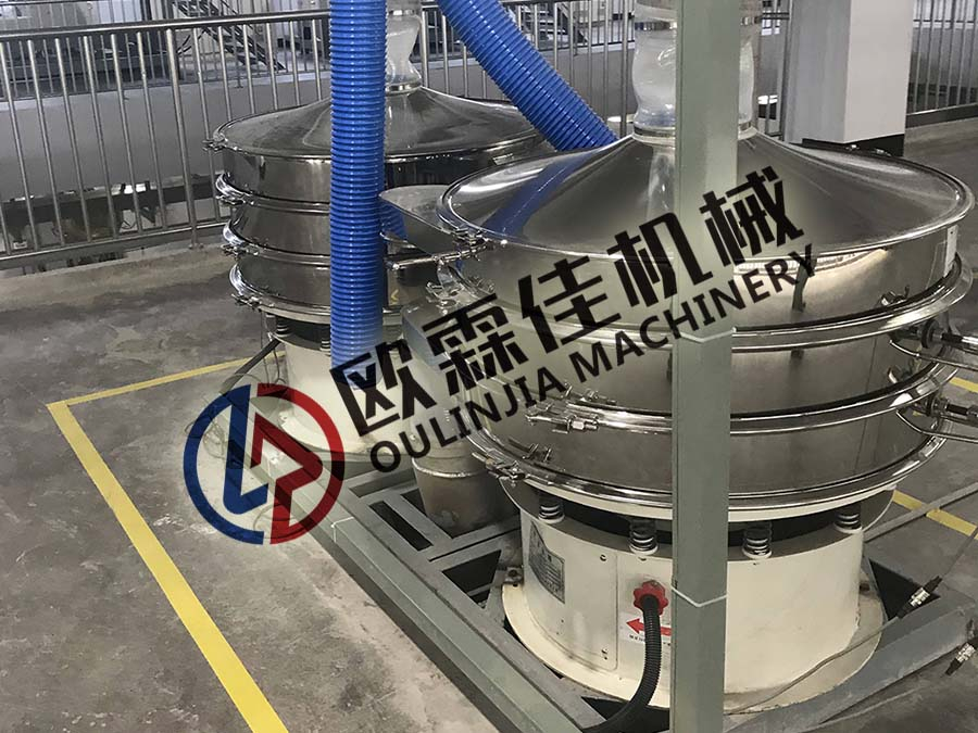 鋰電材料振動(dòng)篩篩分現(xiàn)場(chǎng)